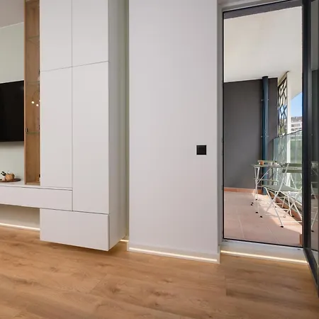 Stylish Flat With Parking For 4 Guest *