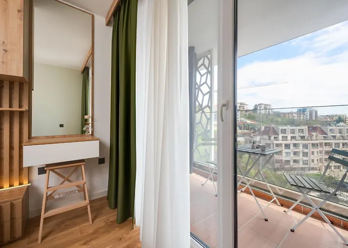 Stylish Flat With Parking For 4 Guest فارنا