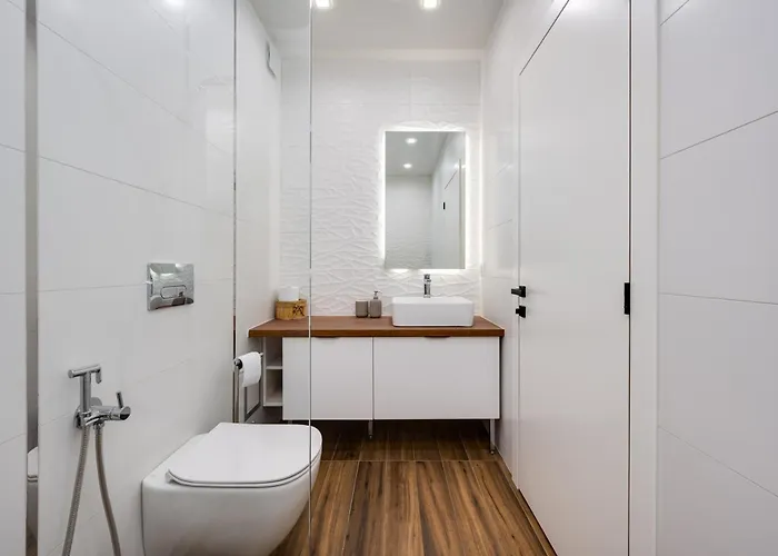 Stylish Flat With Parking For 4 Guest