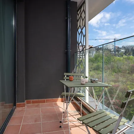 Stylish Flat With Parking For 4 Guest דירה