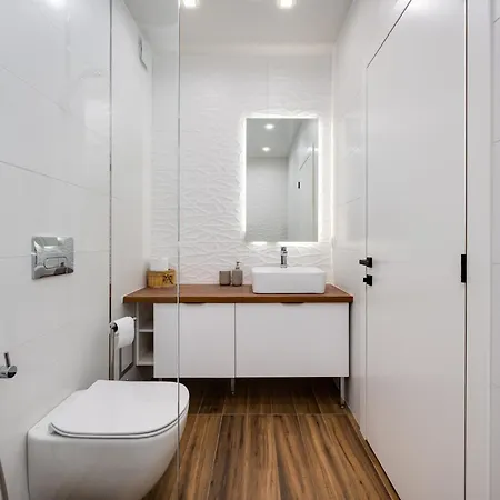 Stylish Flat With Parking For 4 Guest