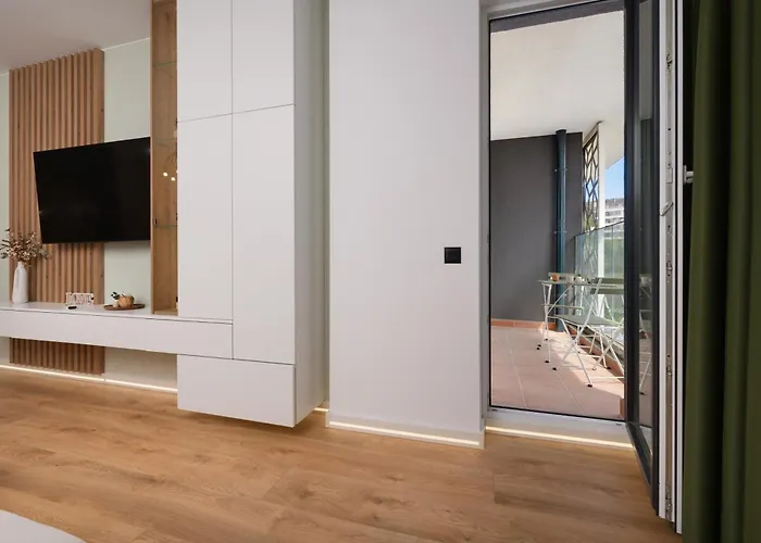 Stylish Flat With Parking For 4 Guest *