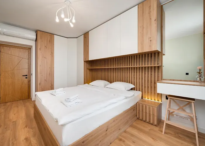 Stylish Flat With Parking For 4 Guest Apartment *